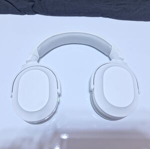 Razer Barracuda X (White) - FOR PARTS OR REPAIR - No Dongle/BT Issues
